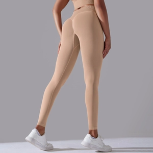 Details von nahtlosen High-Waist Yoga-Leggings mit Scrunch-Butt-Lift in Nude-Farbe