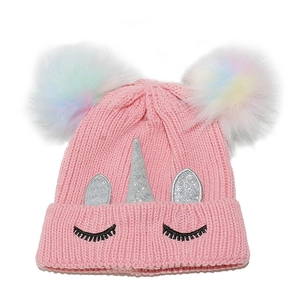 Bonnet licorne tricoté rose pour enfants avec pompons arc-en-ciel et corne argentée