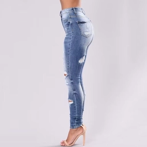 Jean slim bleu taille haute pour femme avec détails déchirés et coupe ajustée extensible