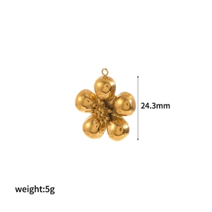 Detail of gold flower pendant showing 24.3mm size and 5g weight on white background
