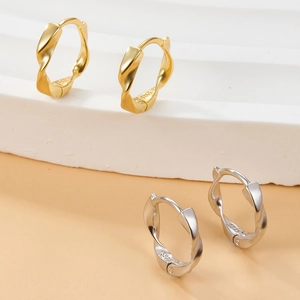 Elegant twisted Mobius hoop earrings in 925 sterling silver and gold plating