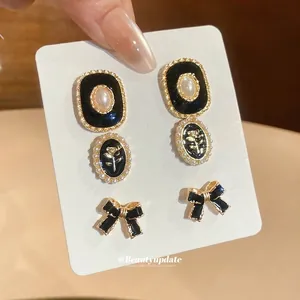 Coffret de boucles d'oreilles perles vintage avec strass et motifs nœuds noirs