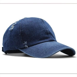 Berretto da baseball in denim blu scuro effetto consumato con cotone lavato e strappi