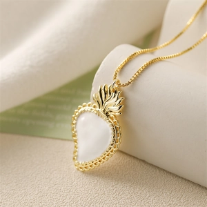 Golden box chain necklace with a retro heart-shaped pendant featuring white oil drip inlay