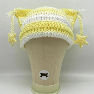 Handmade striped star cat ear beanie in yellow and white knit for winter warmth