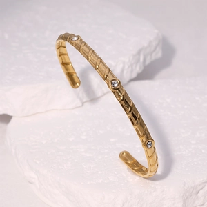 18K gold plated stainless steel open bangle featuring spiral texture and three zircons