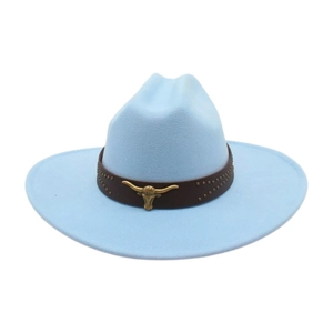 Chapeau de cowboy en feutre bleu clair avec bandeau en cuir et tête de taureau
