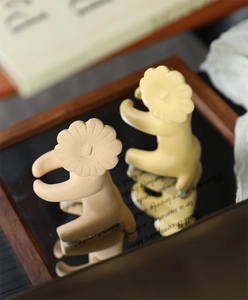 Close-up of creative lion sunflower figurines with a matte finish on a mirrored tray