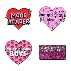 Ensemble de quatre pin's en émail en forme de cœur avec des slogans créatifs pour femmes