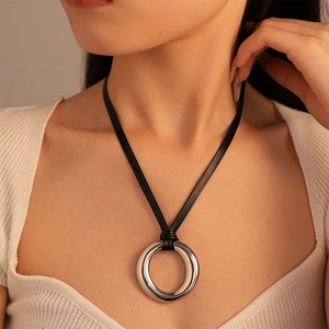 Collana Lunga Minimalista Da Donna Pendente A Cerchio Geometrico In Lega Cordino In Pelle Nera Catena Regolabile