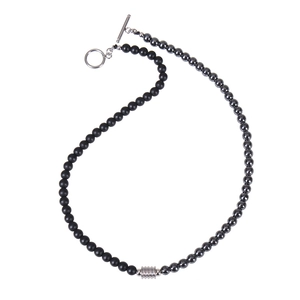 Détail du collier de perles d'obsidienne noire 6mm avec fermoir en T argenté