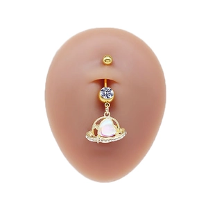 Piercing all'ombelico pianeta dorato con zircone a cuore e cristalli su modello in silicone