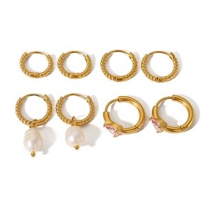 Set di quattro orecchini a cerchio in acciaio inossidabile 18k con perle e gemme rosa