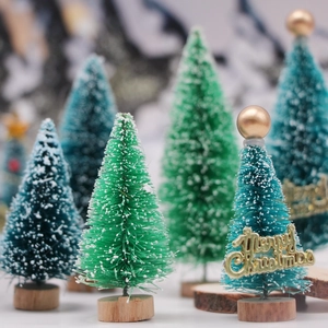 Miniature sisal Christmas trees with snow effect, wooden bases and golden Merry Christmas sign