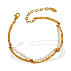 Double-layered 18K gold plated stainless steel bracelet with elegant white pearls