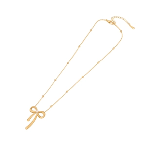 Collier plaqué or poli avec un pendentif nœud délicat et une chaîne ornée de perles
