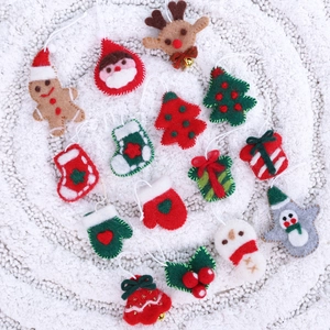 Ornements Suspendus de Noël en Feutre Bonhomme de Pain d'Épices Bonhomme de Neige Renne Pendentifs Sapin de Noël pour Décoration de Fête