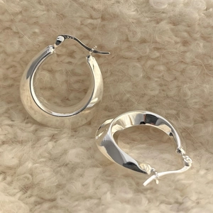 Minimalist 925 sterling silver U-shaped hoop earrings with a sleek twisted metal design