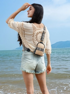 Women Straw Woven Crossbody Bag Summer Beach Vacation Small Phone Purse With Bohemian Geometric Strap Contrast Color