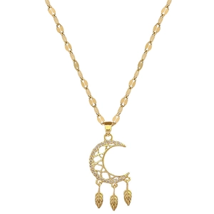 Lujoso collar atrapasueños dorado con luna creciente y plumas de cristal brillante