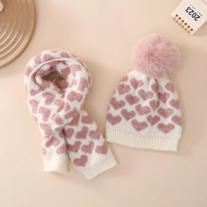 Rosa Strickmütze und Schal Set mit Herzmuster und Bommel für Neugeborene Winter