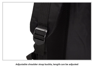 Detalle de la hebilla ajustable de la correa del hombro en mochila de negocios
