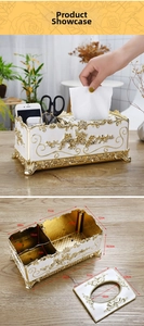 Détail boîte à mouchoirs crème avec reliefs dorés et compartiments de rangement