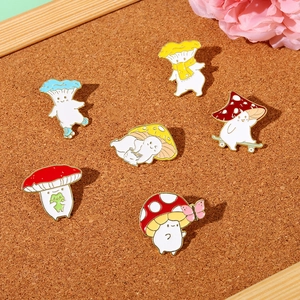 6er-Set kreative Emaille-Pins mit Pilzmotiven beim Skaten und mit Schmetterlingen