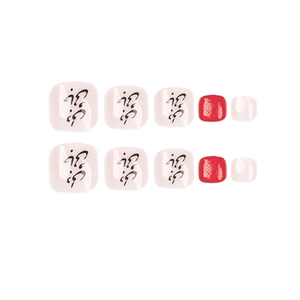 Unghie finte piedi rosso lucido e nude con motivi artistici calligrafici neri