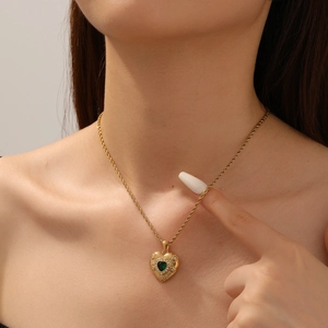 Collier Pendentif Coeur Vintage Acier Inoxydable Strass Vert Pierre Gemme Chaîne Torsadée Bijou Élégant Pour Femmes