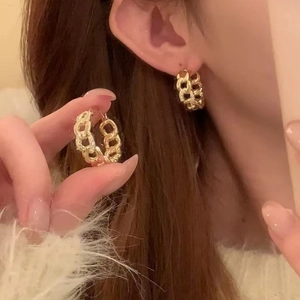 Boucles d'oreilles créoles dorées style chaîne française avec diamants brillants