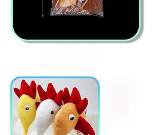 Détail des serre-têtes coq en peluche montrant le tissu et le rembourrage en coton
