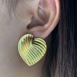 Boucles d'Oreilles Clous Cœur en Acier Inoxydable Vintage pour Femmes Texture Martelée Or Argent Plaqué Bijoux de Mode Chic