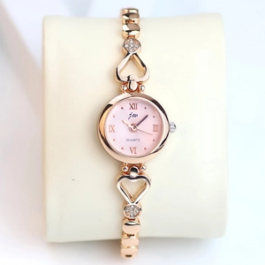 Women Quartz Watch Heart Shaped Link Bracelet Rhinestone Inlaid Round Dial Roman Numerals Elegant Fashion Wristwatch
