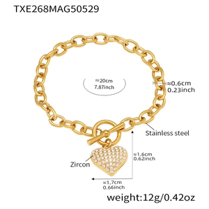 Dettagli del bracciale con ciondolo a cuore in zircone, dimensioni e chiusura a levetta