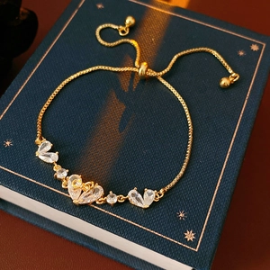 Detail of 18K gold-plated zircon heart bracelet with adjustable sliding box chain