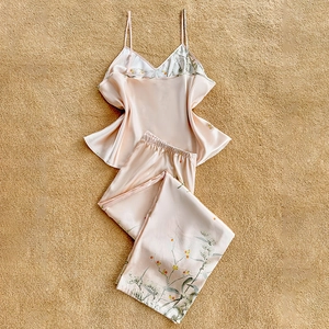 Pyjama deux pièces pour femme en soie artificielle avec caraco et pantalon fleuri