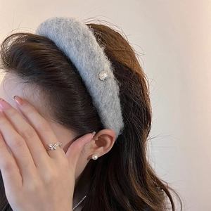 Fluffy Plush Headband Wide Hair Band With Metal Letter Button Autumn Winter Warm Soft Elegant Hair Accessories For Women
