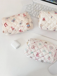 Floral quilted high-capacity cosmetic organizer bags with cute cartoon patterns
