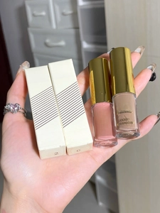 Close-up of matte and shimmer liquid eyeshadow bottles in shades 02 and 03 by Cappuvini