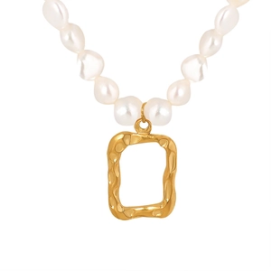 French retro necklace with freshwater pearls and a gold-plated square hollow pendant