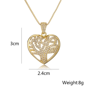 Dettaglio del ciondolo cuore albero della vita dorato 3x2,4cm con pietre di zirconi