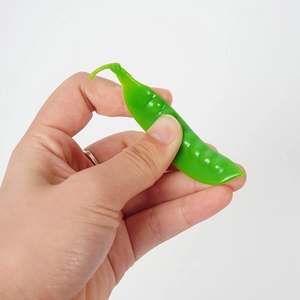 Realistic PVC green pea pod model for sketching props and artificial food decoration