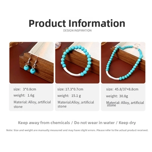 Détail d'un ensemble de bijoux en turquoise avec boucles d'oreilles, bracelet et collier