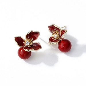 Elegant red flower stud earrings with golden edges and crystal center in retro style