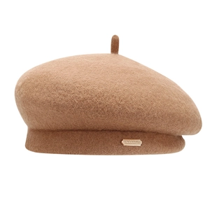 Béret classique en laine pour femme couleur chameau avec plaque métallique dorée