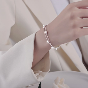 Elegant double-layer star bracelet for women with silver chain and polished pendants