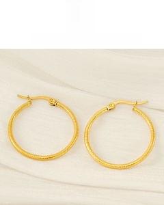 Detail of 18K gold plated hoop earrings with spiral thread texture and snap closure
