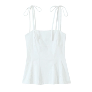 Weißes Camisole-Top mit verstellbaren Schleifen-Trägern und schlankmachendem Saum