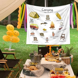 Détail de la tapisserie de camping avec 16 icônes de dessins animés et termes anglais
